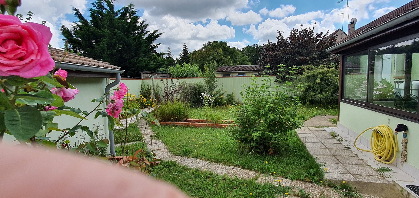 Jardin en partie arrière avec Véranda et Abri de jardin