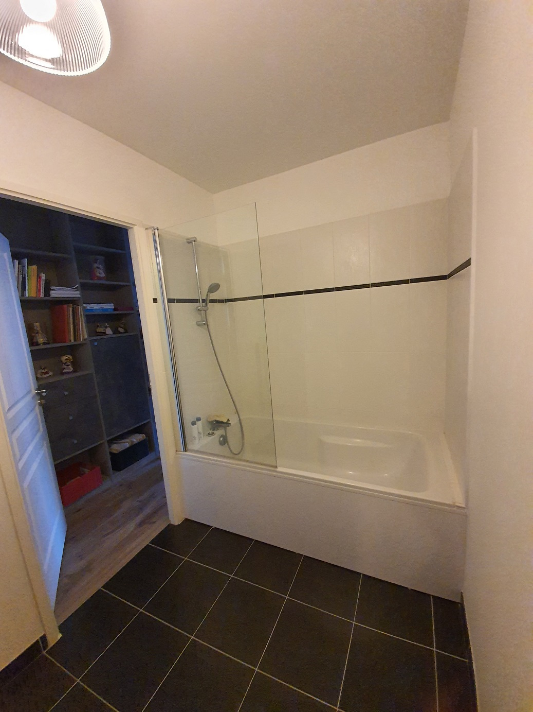 Salle de bain vue 1
